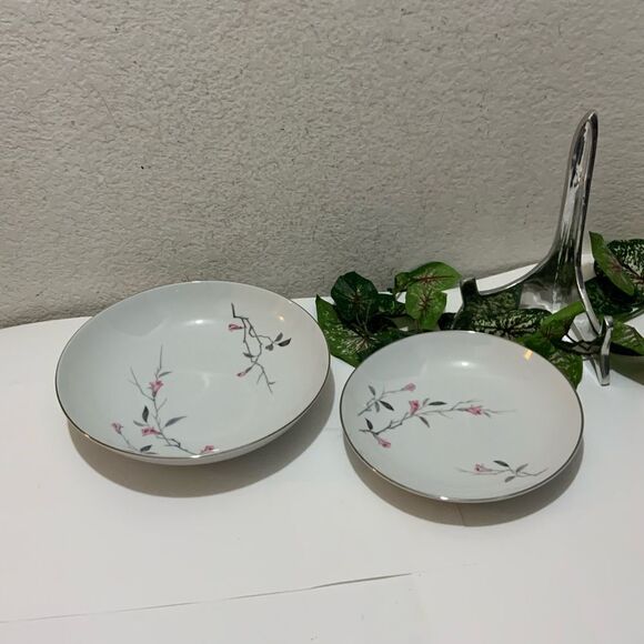 2 Cherry Blossom Fine China 1067 Japan 1 large Bowls 9 1/8"  1 salad bowl 7.5”G6 - Picture 1 of 12